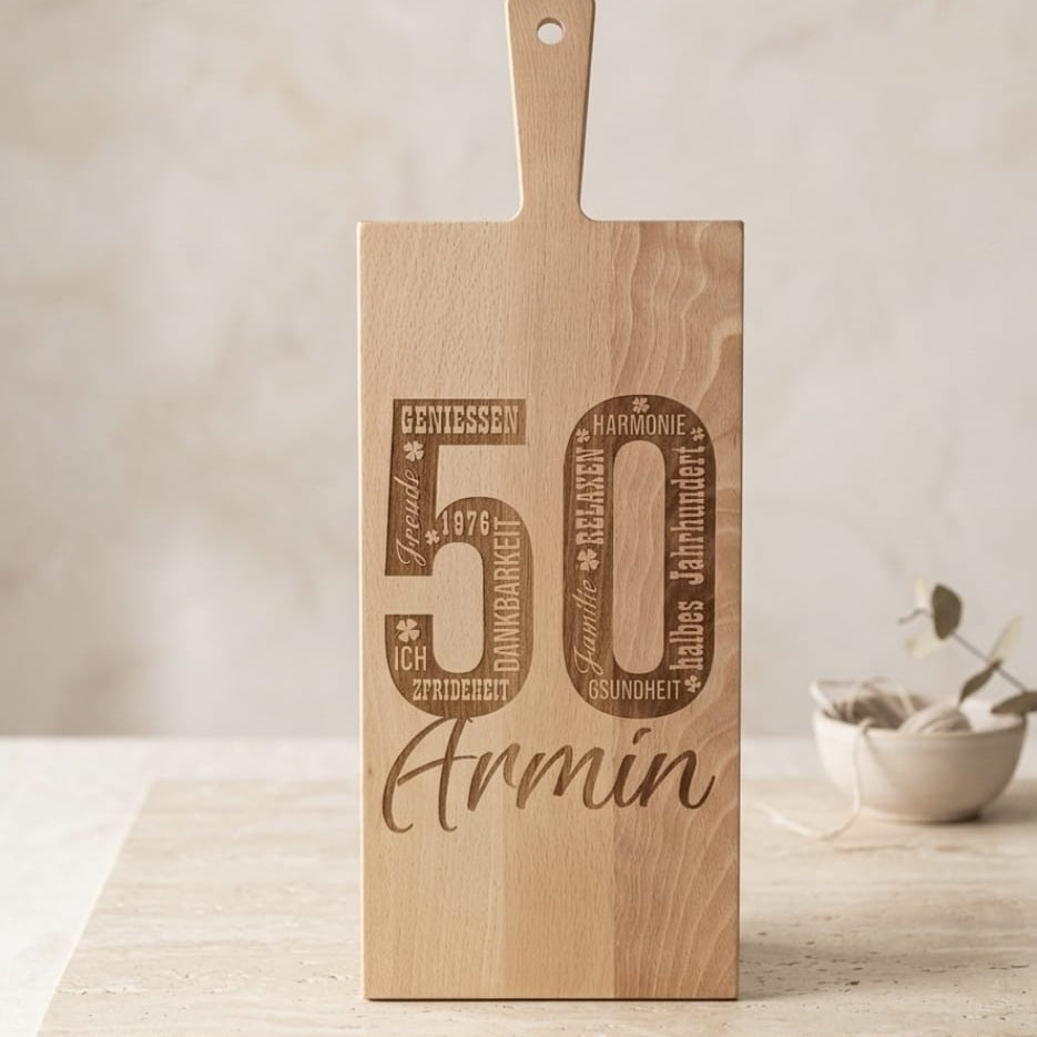 Graviertes Schneidebrett zum 50. Geburtstag