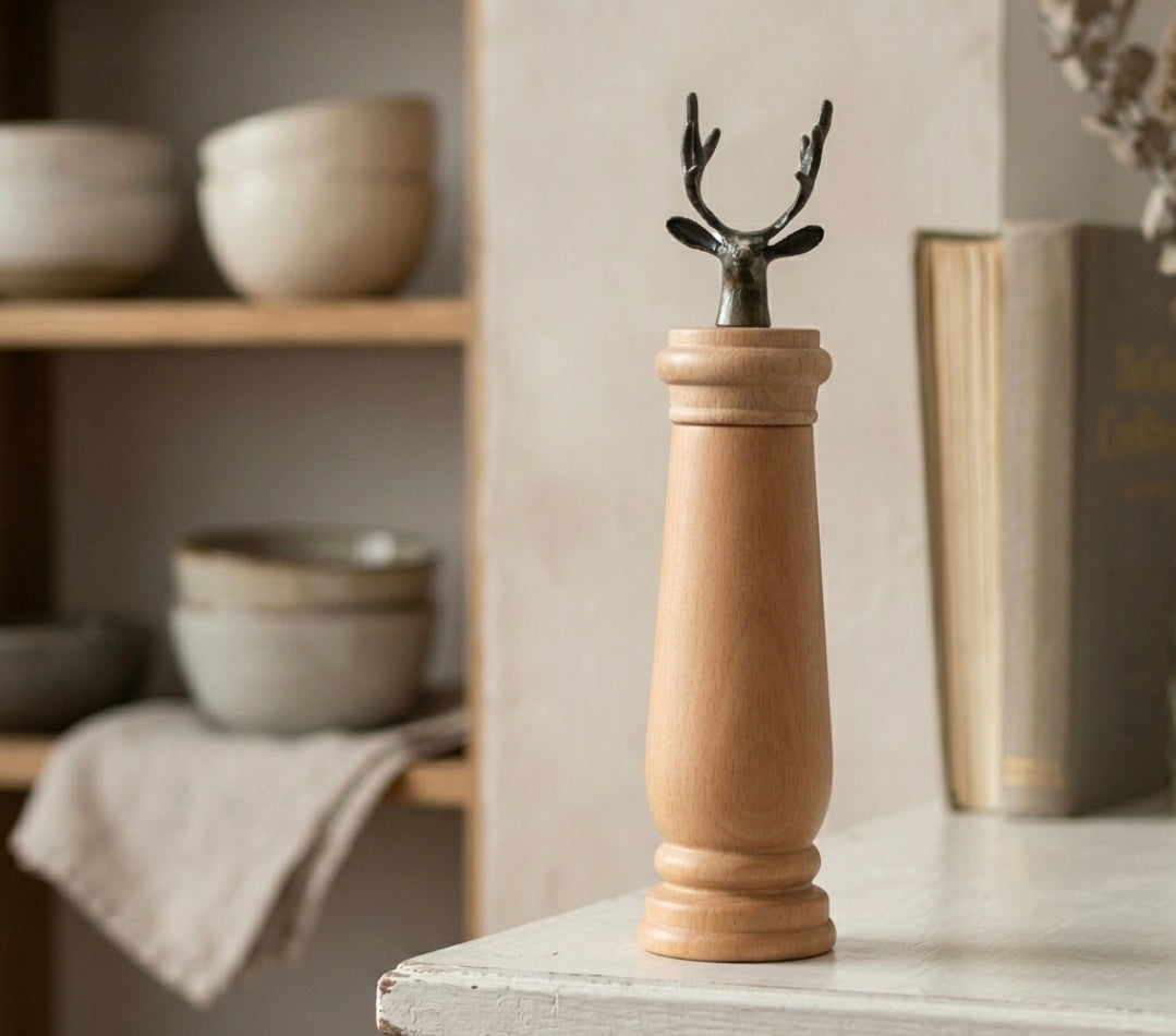 Pfeffermühle aus Holz mit Hirschkopf-Motiv, Landhaus-Design ohne Gravur