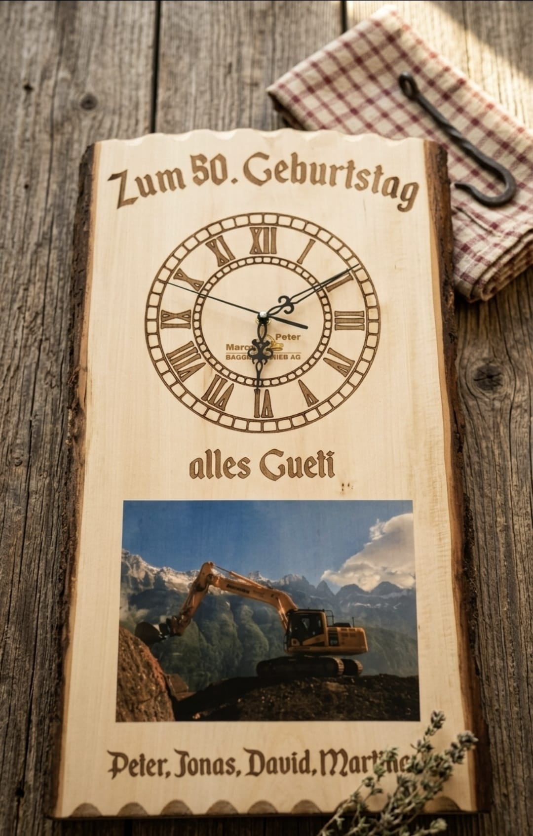 Handarbeit aus der Schweiz – Holzschild mit Brandmalerei