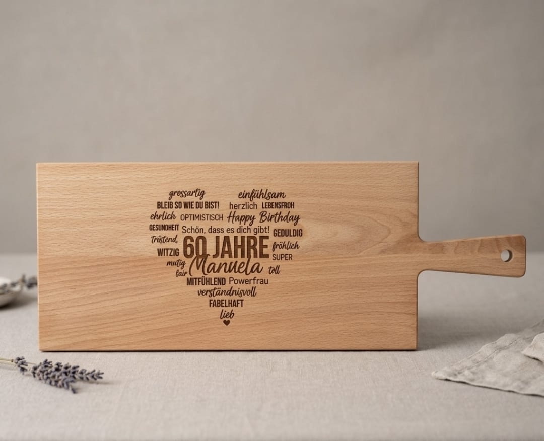 Holzschneidebrett aus Buche mit personalisierter Lasergravur zum runden Geburtstag – Herz-Wortcloud mit Name und Jahreszahl, 50 x 19 x 1,5 cm
