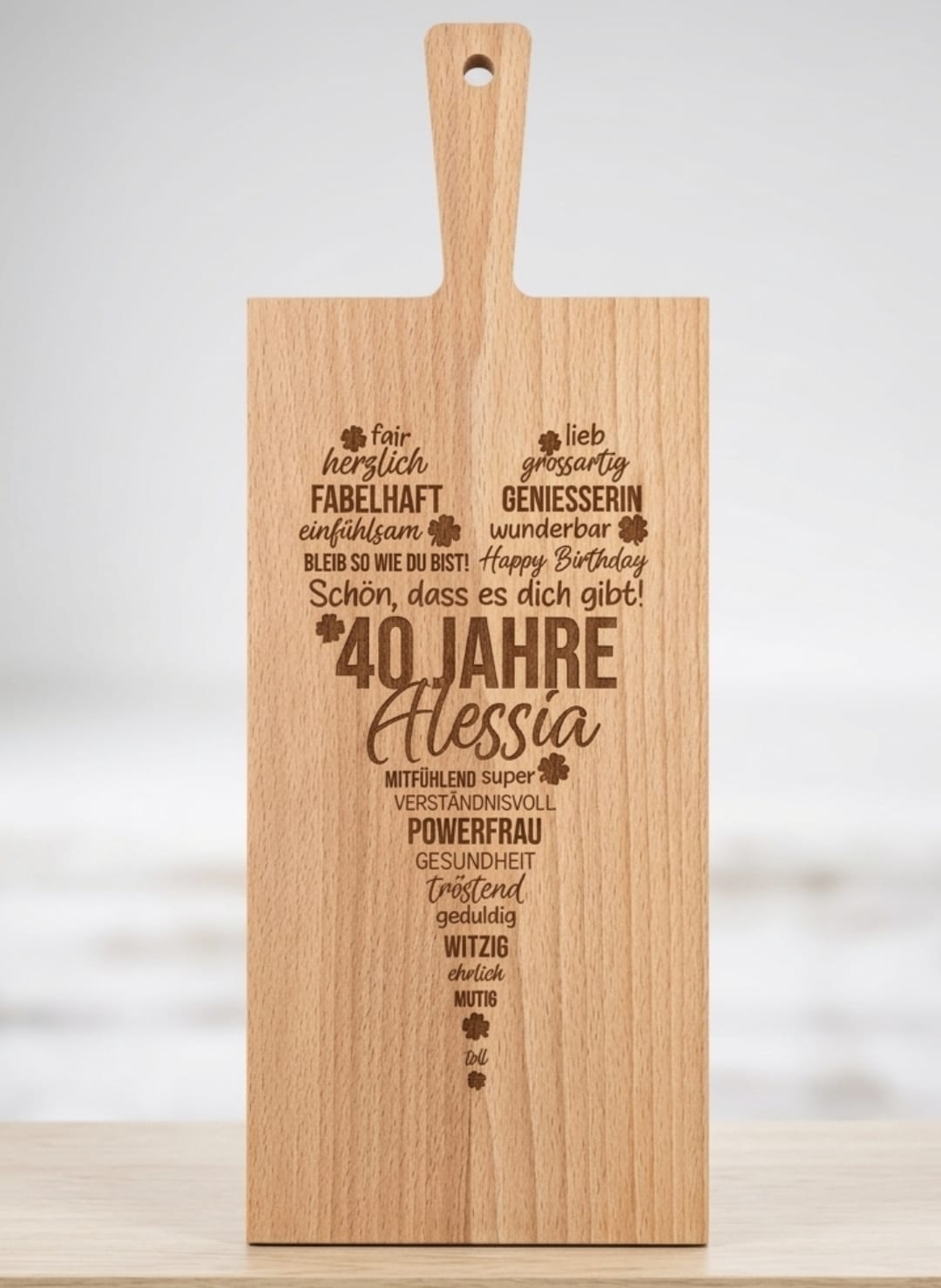 Personalisiertes Servierbrett Buche mit Gravur zum runden Geburtstag – schmal, 50 x 19 x 1.5 cm