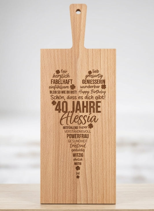 Personalisiertes Servierbrett Buche mit Gravur zum runden Geburtstag – schmal, 50 x 19 x 1.5 cm