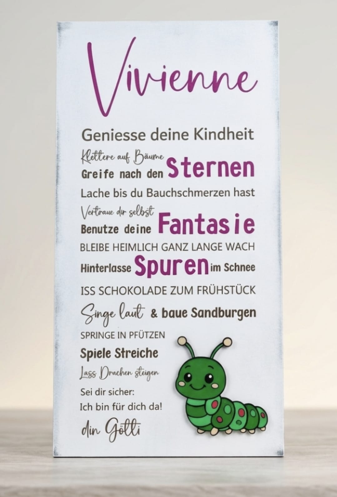 Personalisiertes Kinderschild Shabby Chic mit Raupen-Sujet, lasergraviert auf Holz – Geschenk zur Taufe oder Geburt, 60 x 30 cm