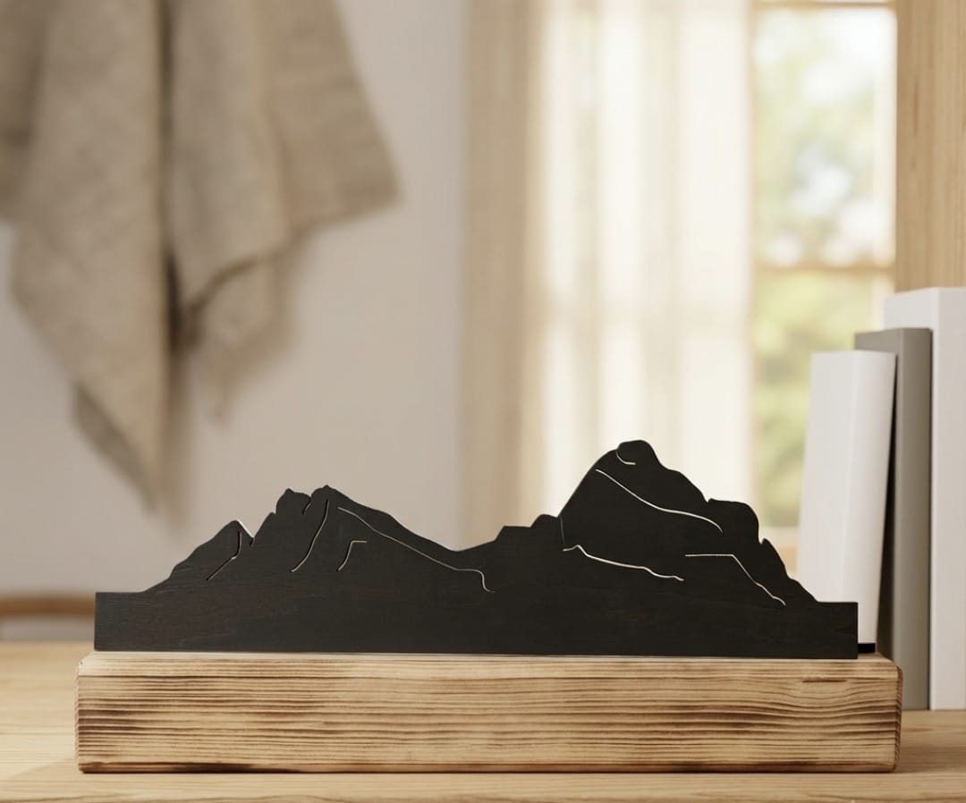 LED Holzbalken Mythen – Deko-Objekt mit Bergsilhouette 