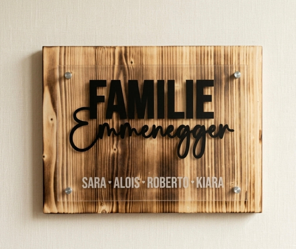 Personalisiertes Türschild aus Holz mit Acrylglas-Overlay und individueller Familiengravur