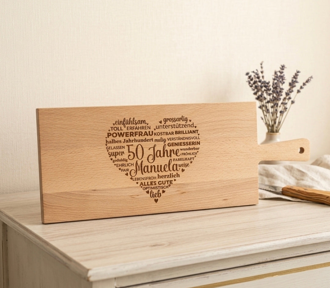 Holzschneidebrett aus Buche mit Lasergravur, 50x19 cm, handgefertigt in der Schweiz